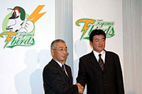 【写真】鈴木監督会見シーン